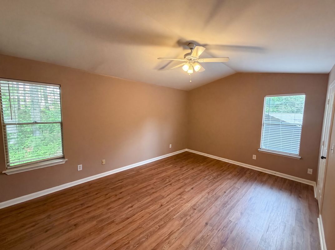 Photo 4 of 19 of 7020 Greenbower Ln, Atlanta, GA