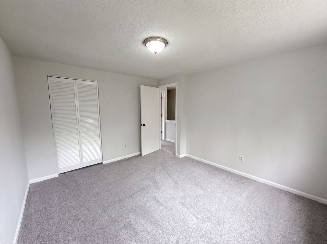 Photo 14 of 20 of 6786 Moss Ct, North Charleston, SC