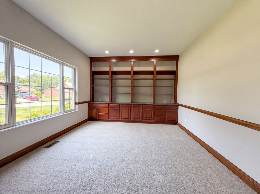Photo 13 of 37 of 7188 Tarragon Ct, Liberty Twp, OH