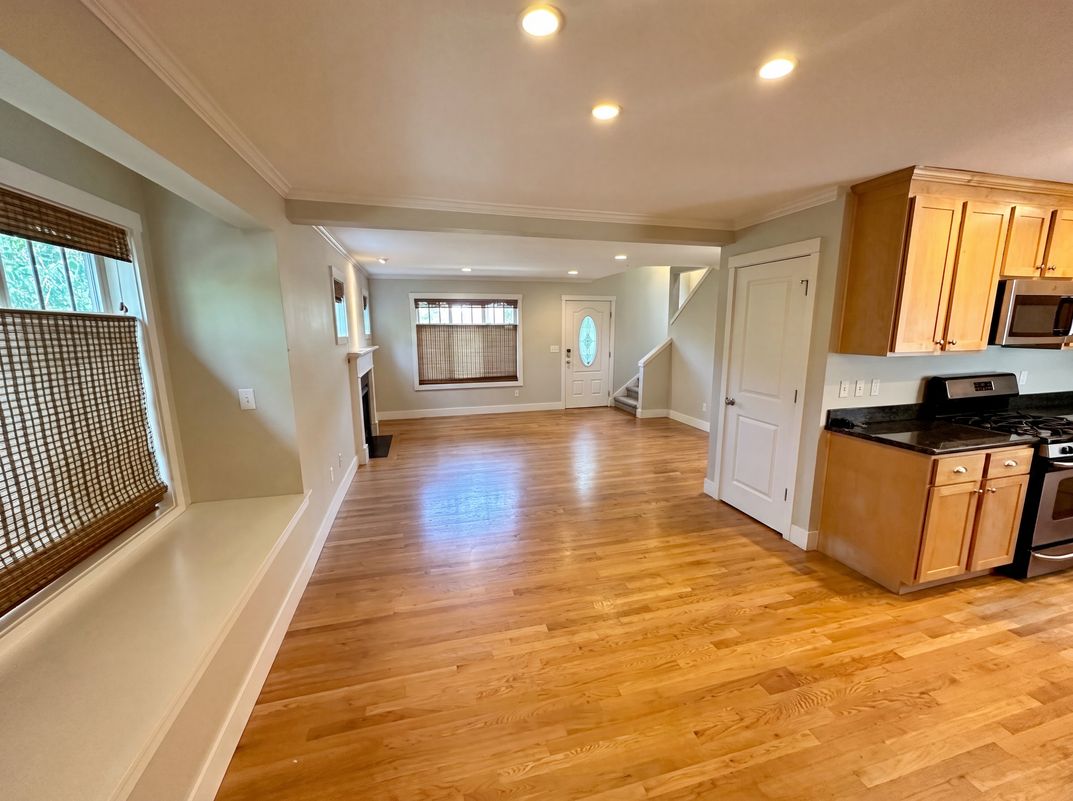 Photo 5 of 23 of 1553 NW 58th St, Seattle, WA