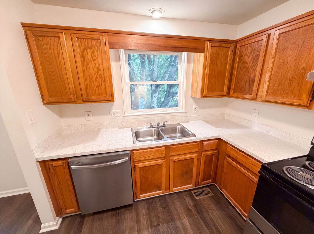 Photo 14 of 28 of 6409 Tivoli Ct, Charlotte, NC