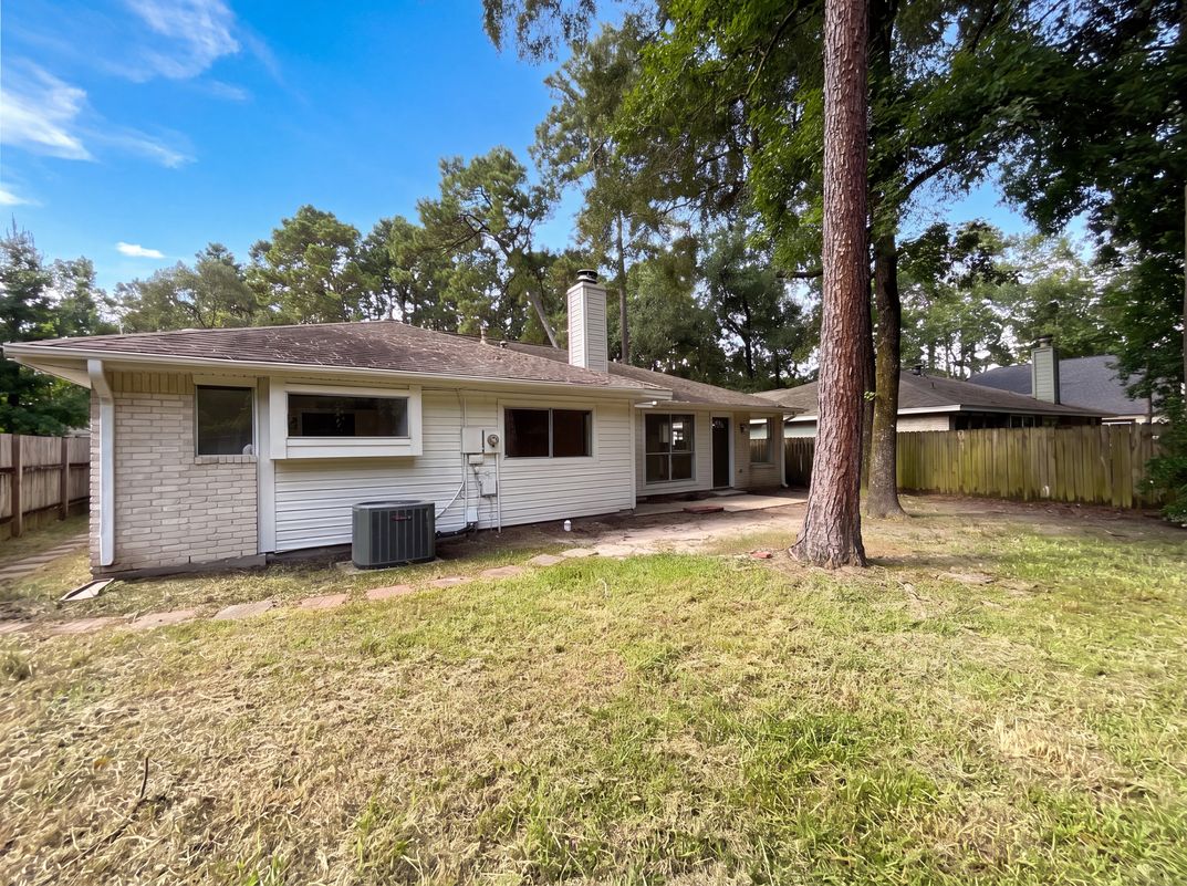 Photo 5 of 16 of 4911 Creek Shadows Dr, Kingwood, TX