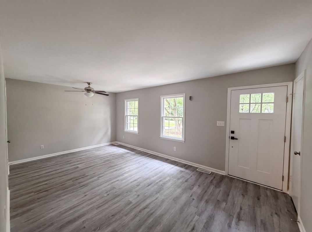 Photo 8 of 19 of 141 Greenbriar Dr, Matthews, NC