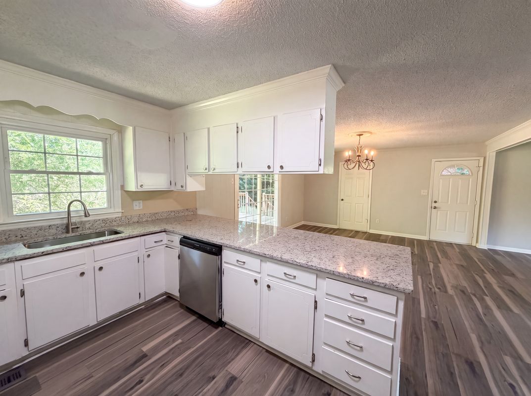 Photo 9 of 18 of 4305 Dawnwood Dr, Gastonia, NC