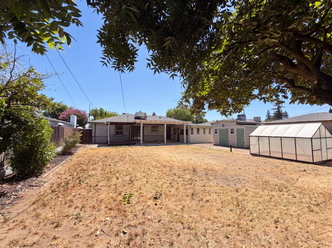 Photo 5 of 41 of 719 N Crescent Ave, Lodi, CA