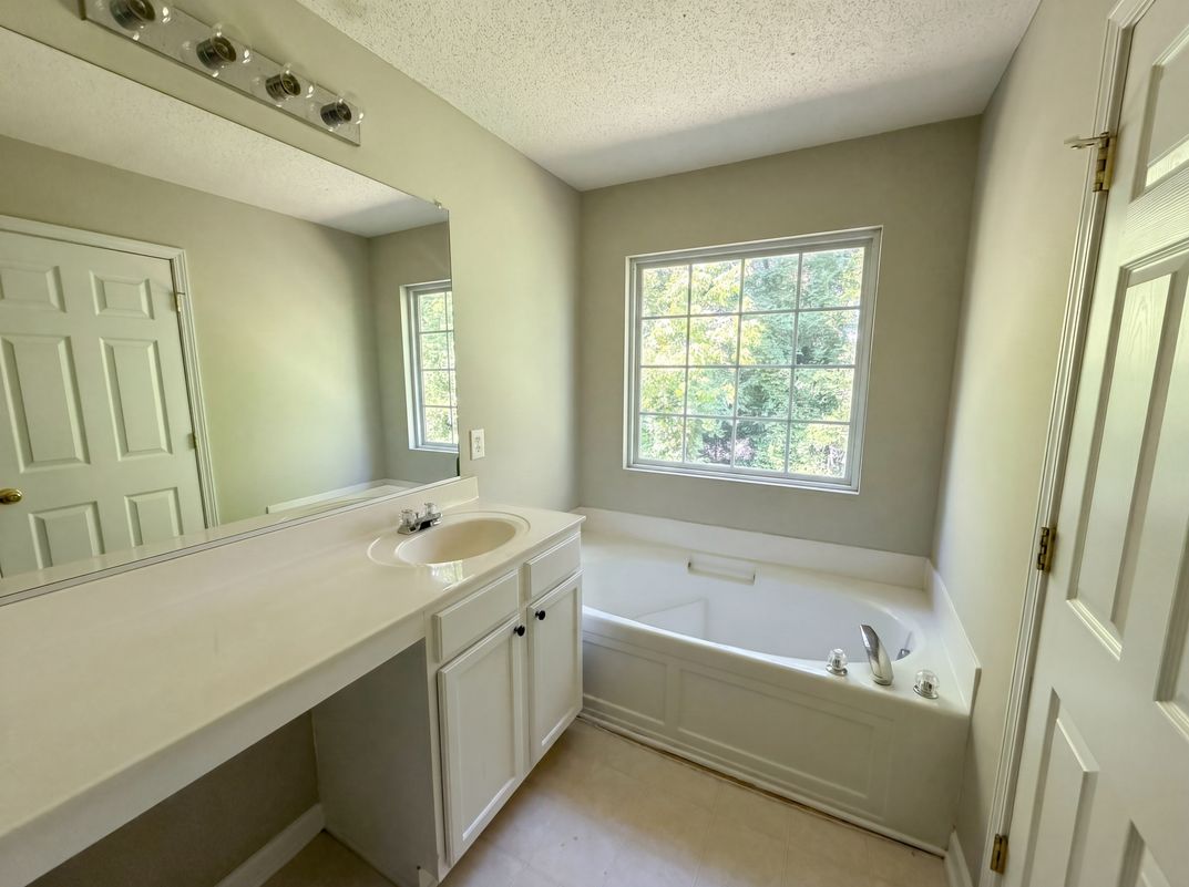 Photo 10 of 17 of 43 Edgebrook Cir, Durham, NC