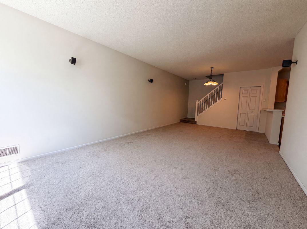 Photo 5 of 21 of 5221 Robin Ln, Farmington, MN