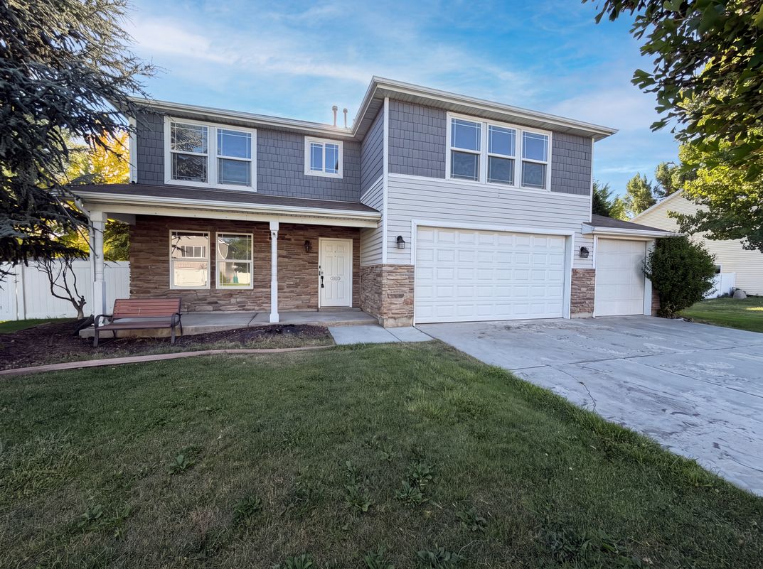Property photo 1 of 866 S 1580 W