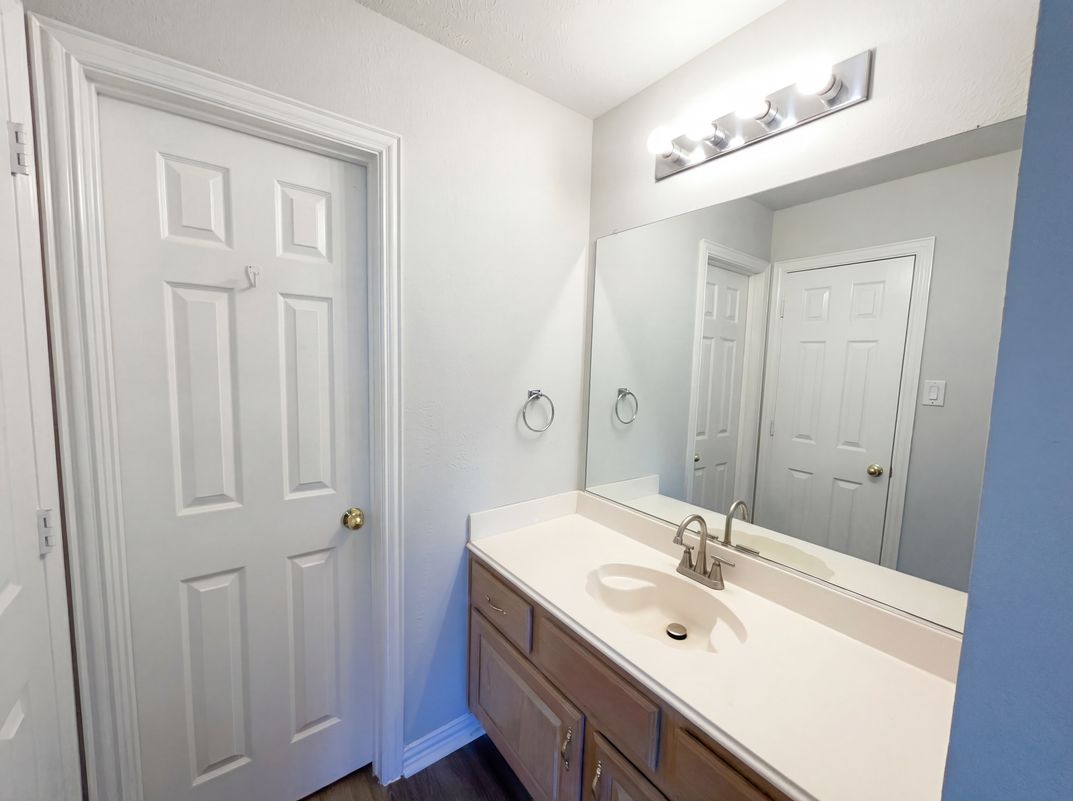 Photo 7 of 23 of 3421 Sandy Trail Ln, Plano, TX
