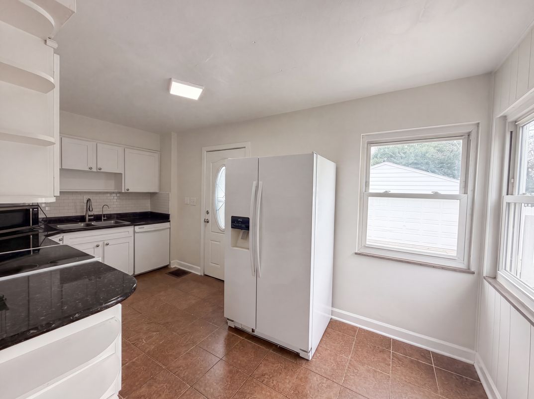 Photo 10 of 25 of 651 Raleigh Dr, Columbus, OH