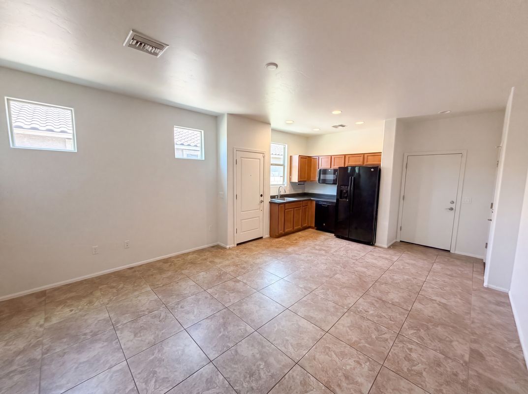 Photo 10 of 25 of 7452 S Golden Shore Dr, Tucson, AZ