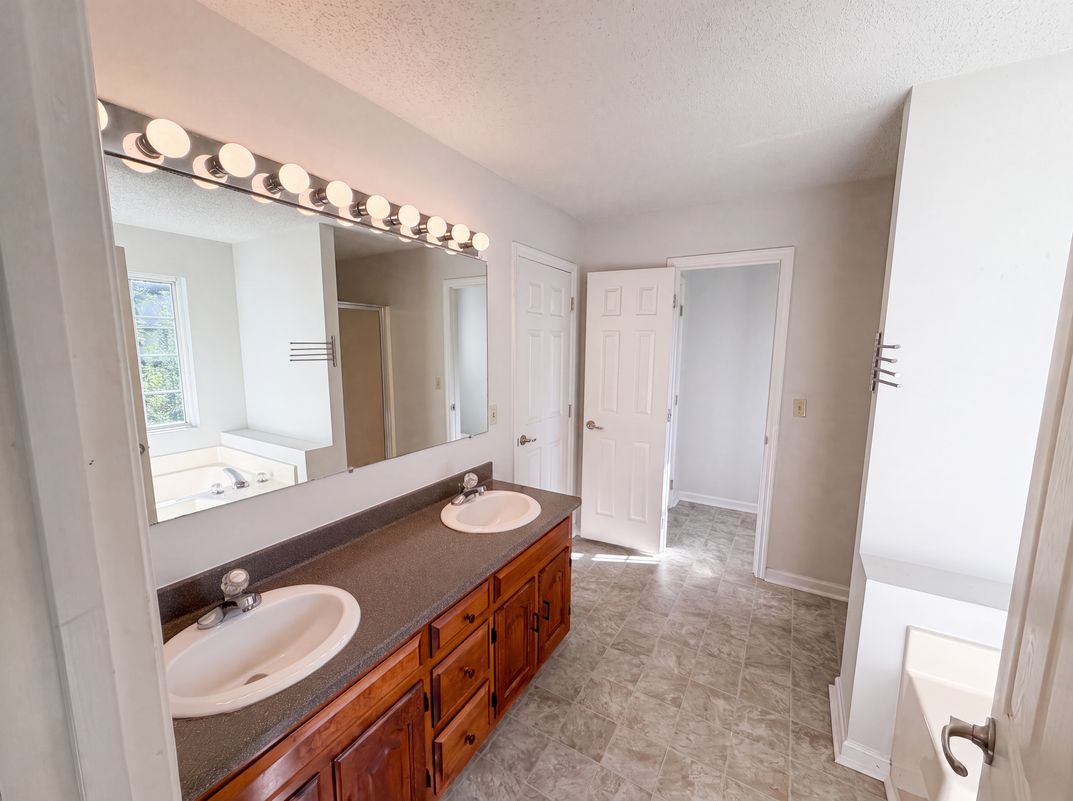 Photo 21 of 27 of 518 Glenfield Cir, Maryville, TN