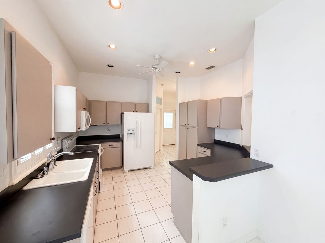 Photo 2 of 19 of 3319 Newbliss Cir, Ormond Beach, FL