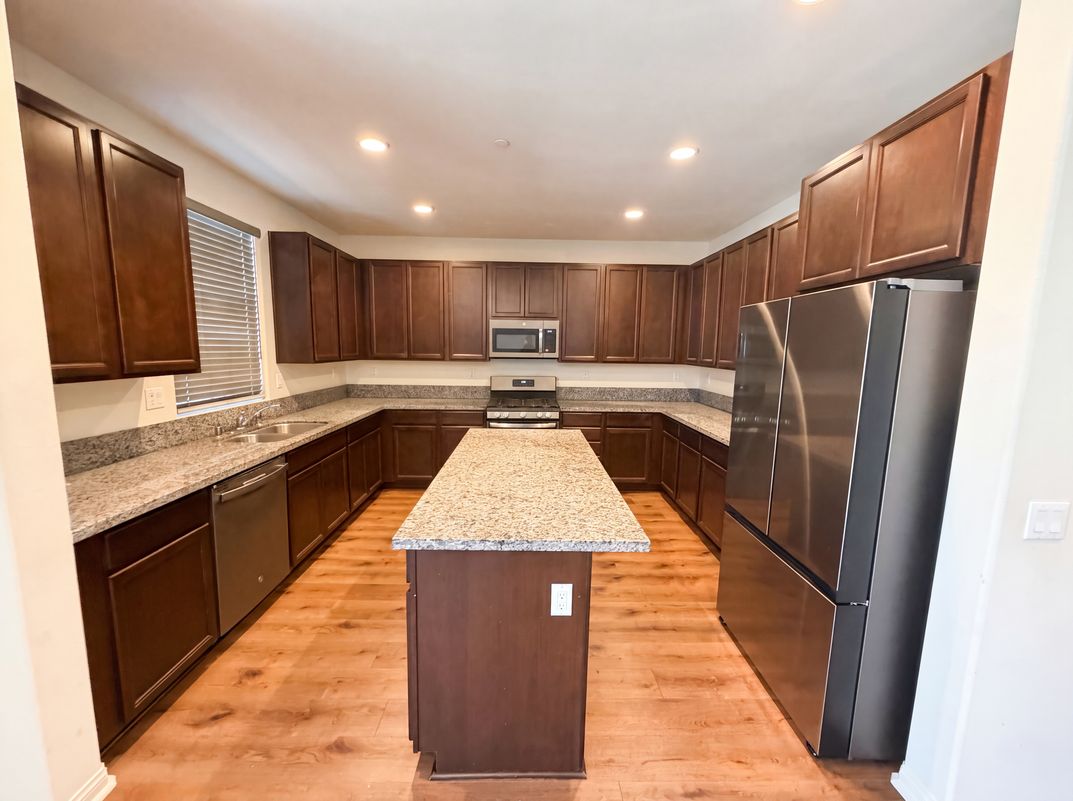 Property photo 2 of 1182 Woodbury Ln