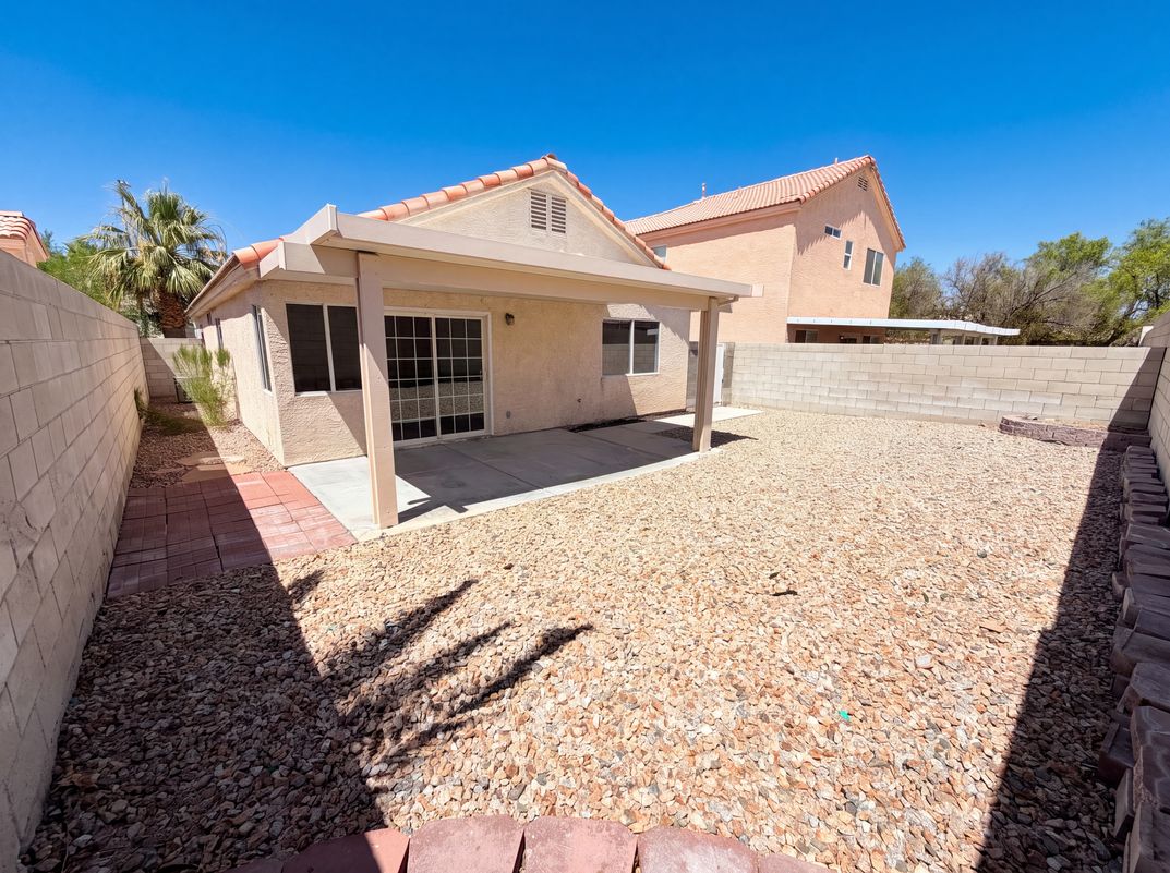 Photo 5 of 33 of 9121 Indian Breeze Dr, Las Vegas, NV