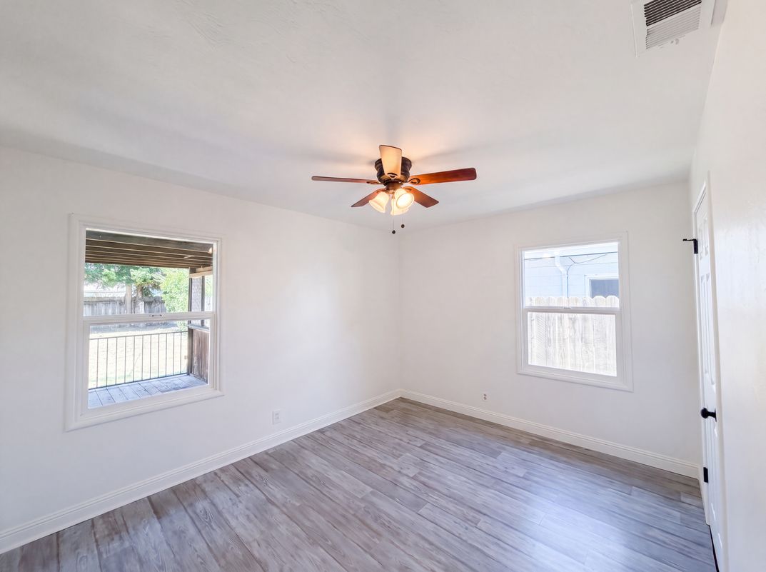Photo 4 of 41 of 719 N Crescent Ave, Lodi, CA