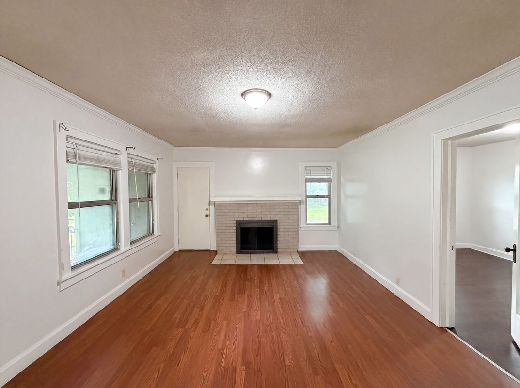 Photo 3 of 21 of 11304 E 55th Ter, Raytown, MO