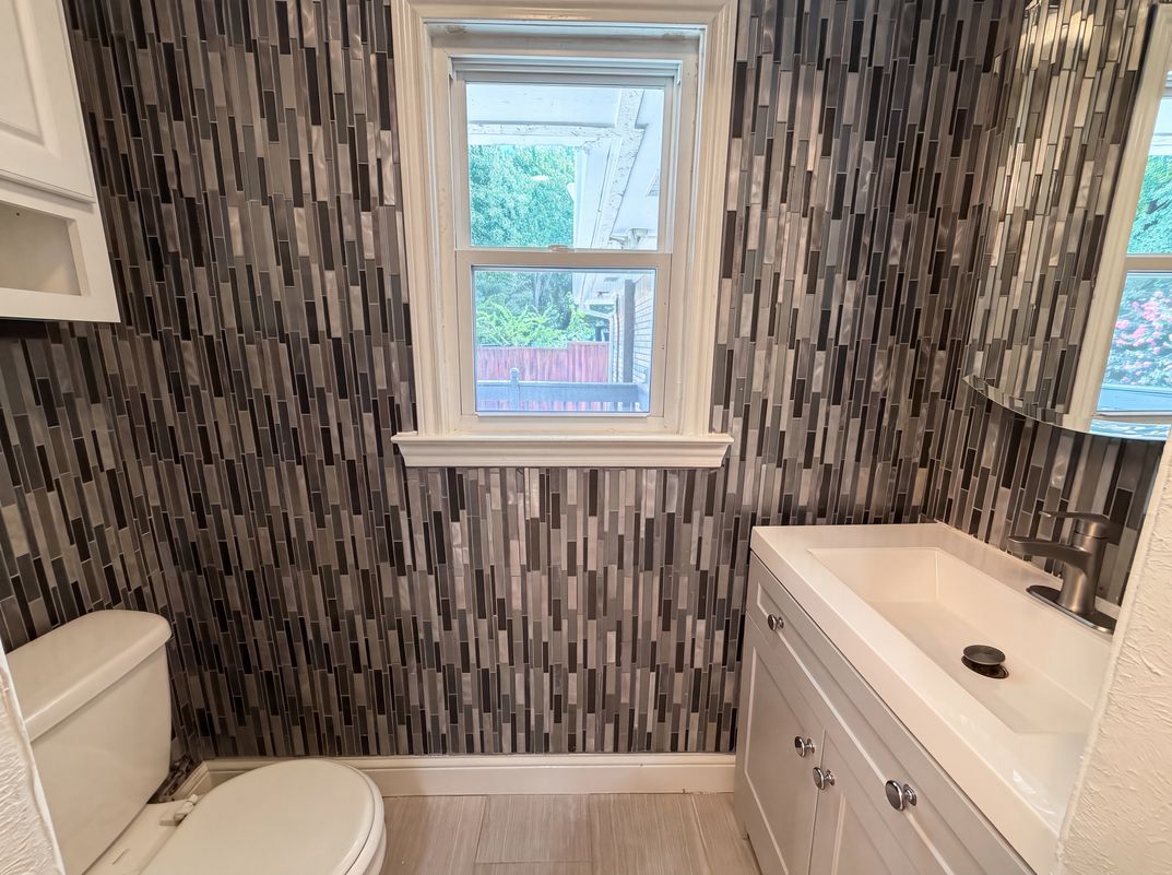 Photo 14 of 22 of 3423 Willow Crest Ln, Dallas, TX