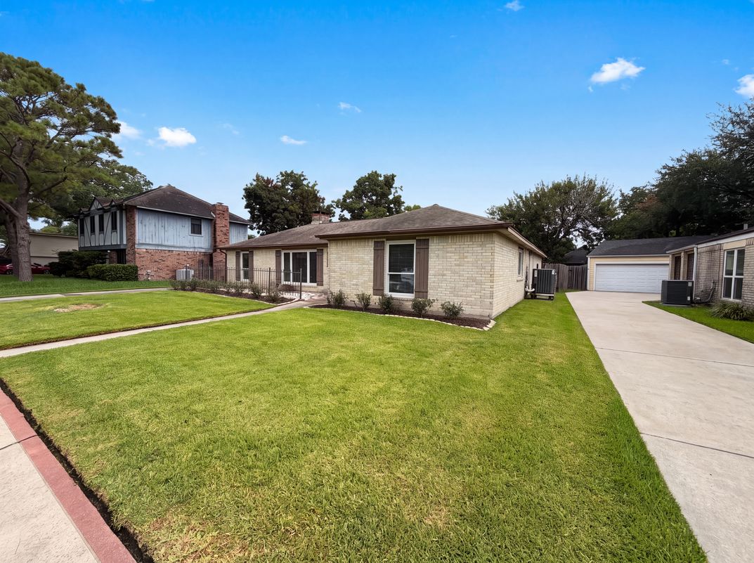 Photo 22 of 26 of 14923 Aspen Hills Dr, Houston, TX