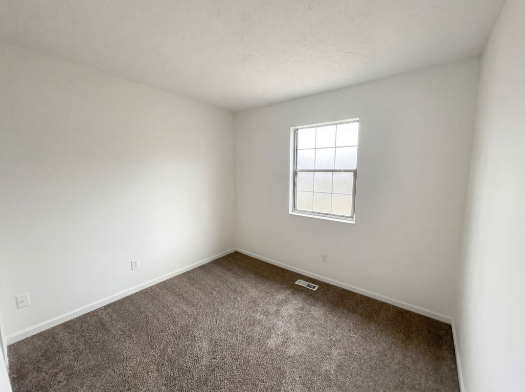 Photo 4 of 18 of 7739 Inverness Dr, Indianapolis, IN