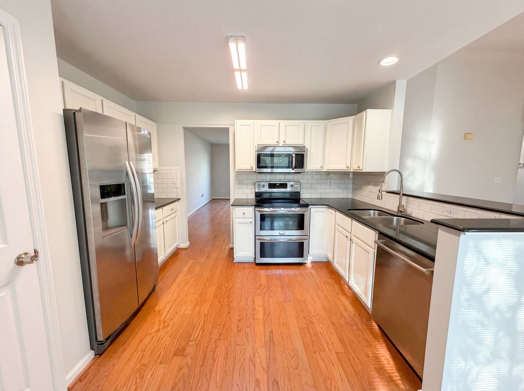 Property photo 2 of 2416 Bayview Dr