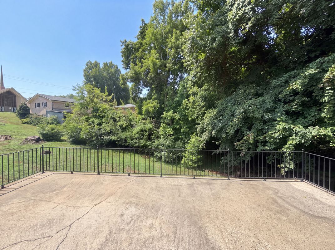 Photo 5 of 16 of 608 E Morehead St, Reidsville, NC