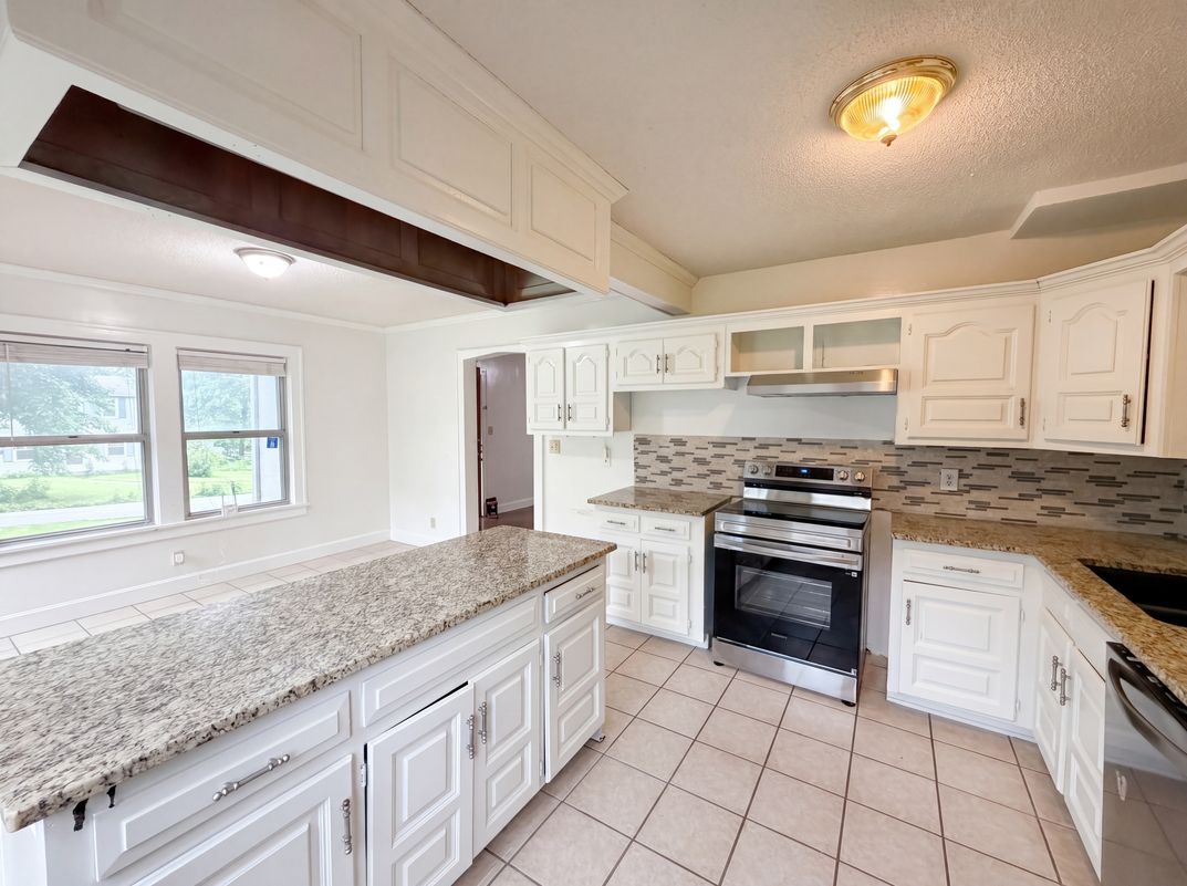 Photo 13 of 21 of 11304 E 55th Ter, Raytown, MO