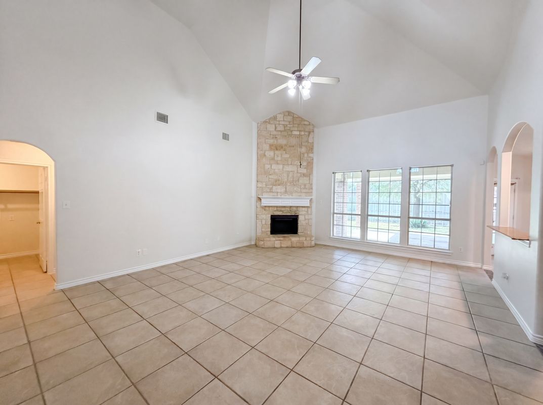 Property photo 3 of 1126 Glencoe Dr