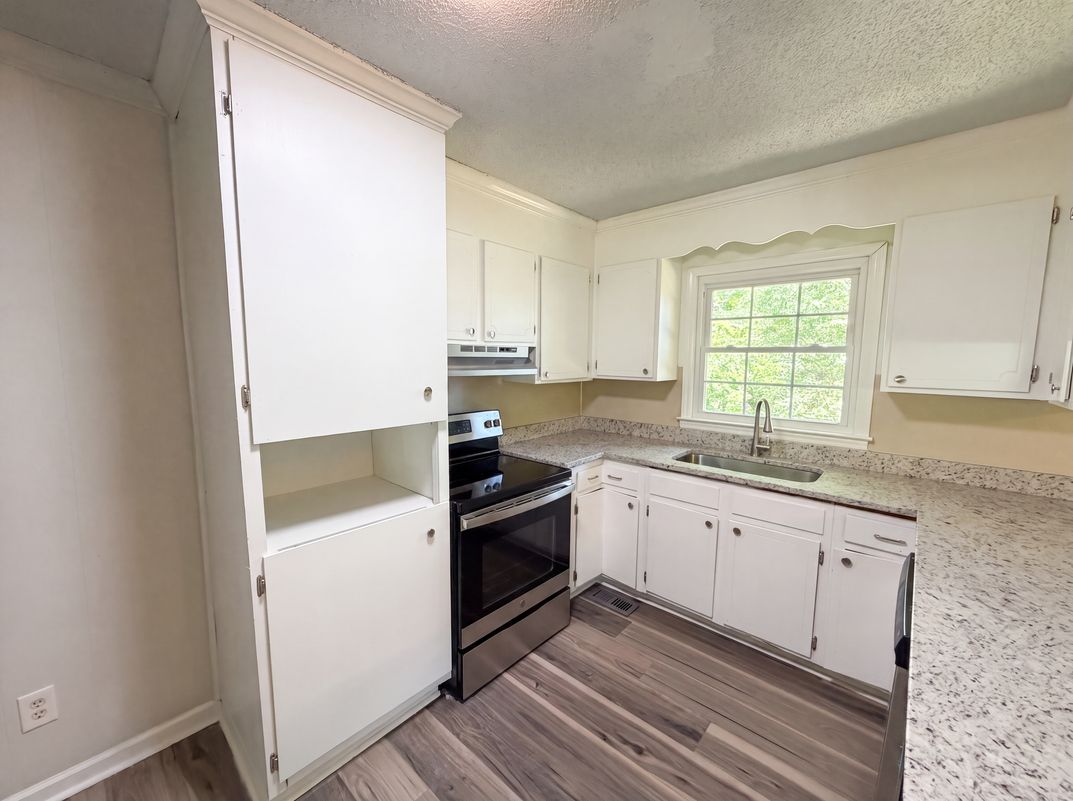 Photo 10 of 18 of 4305 Dawnwood Dr, Gastonia, NC