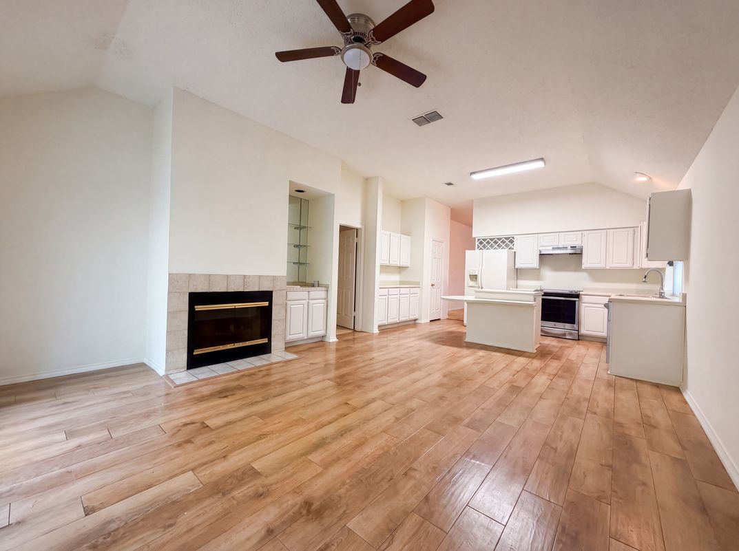 Photo 3 of 13 of 3840 Habersham, Schertz, TX