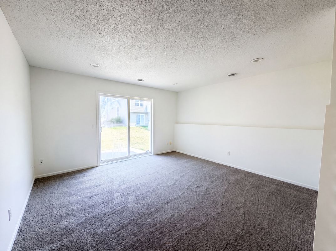 Photo 6 of 20 of 7476 Hampton Ln, Shakopee, MN