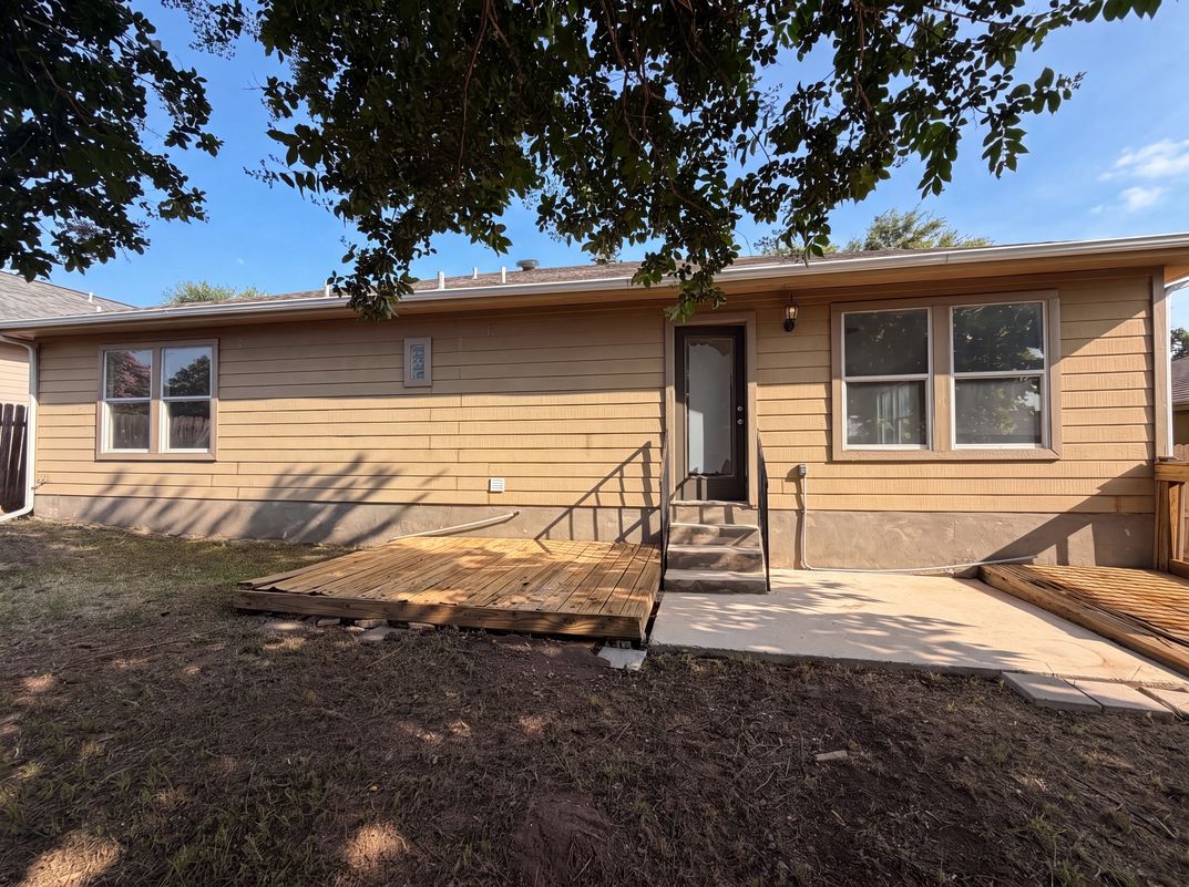 Photo 5 of 16 of 1620 Sunview Cir, New Braunfels, TX