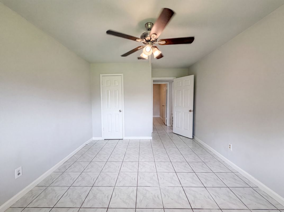 Photo 4 of 18 of 12510 Daventry Ln, Houston, TX