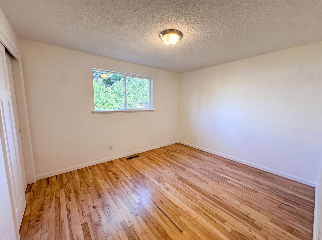 Photo 13 of 19 of 712 141st St E, Tacoma, WA
