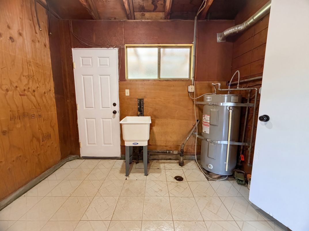 Photo 13 of 16 of 4219 SE Ellis St, Portland, OR
