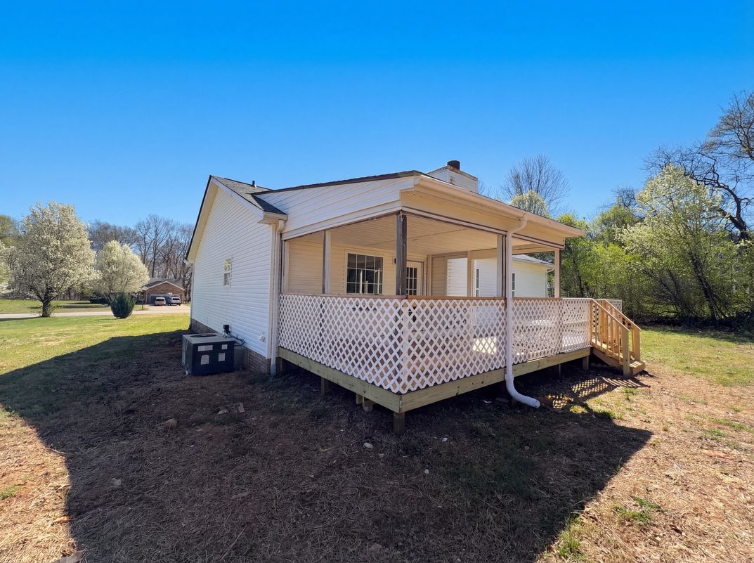 Photo 9 of 15 of 1690 Sparkleberry Dr, Clarksville, TN