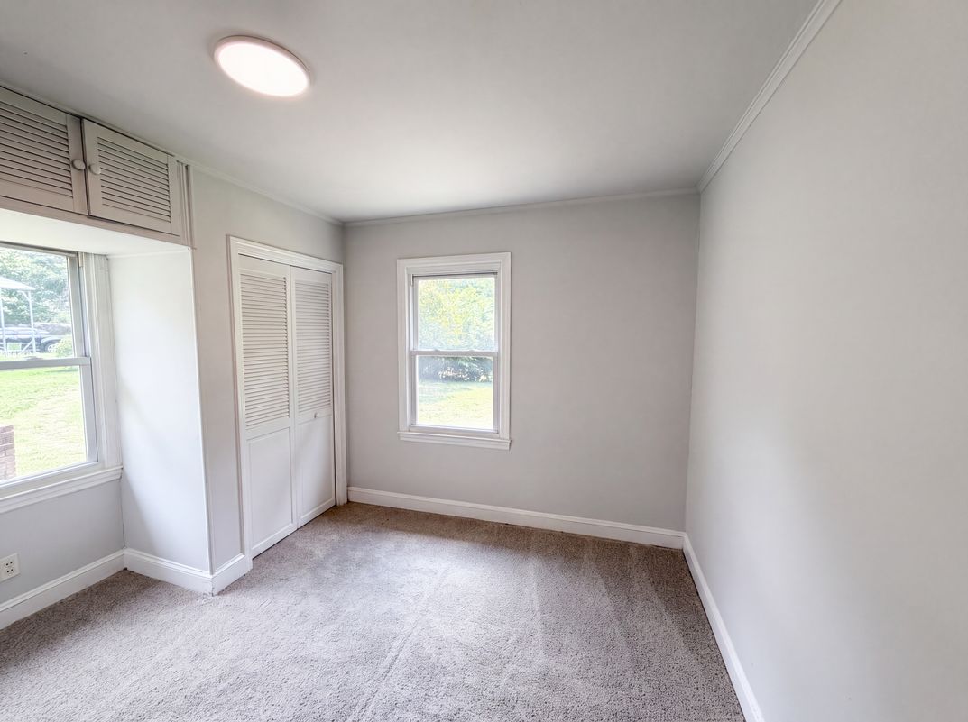 Photo 12 of 20 of 704 Morningside Dr, Mount Holly, NC