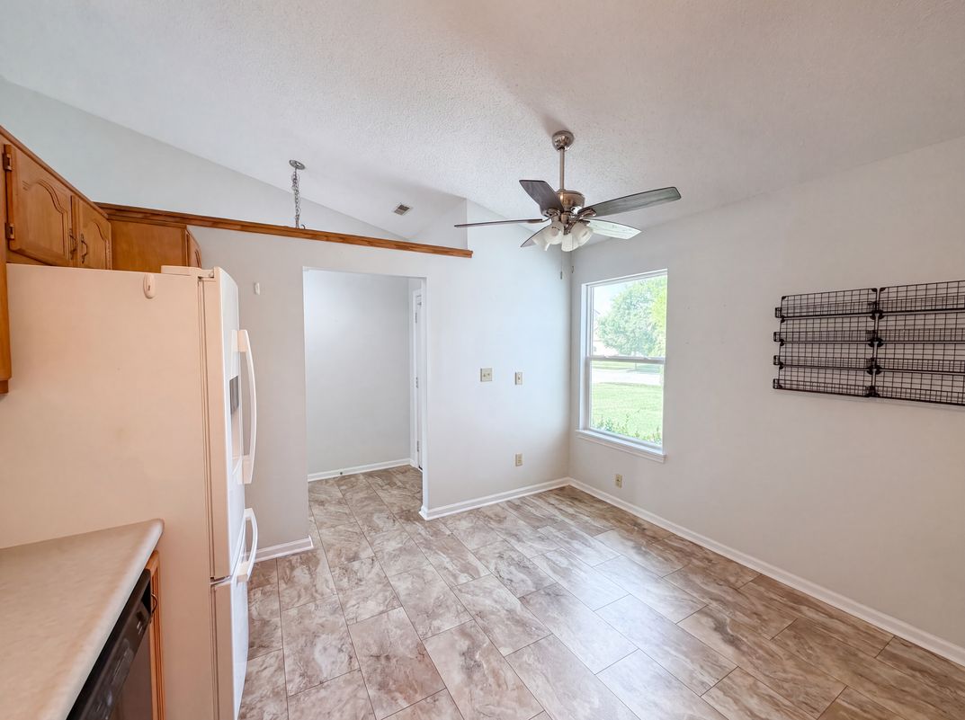 Photo 6 of 16 of 345 Leffler Dr, Indianapolis, IN
