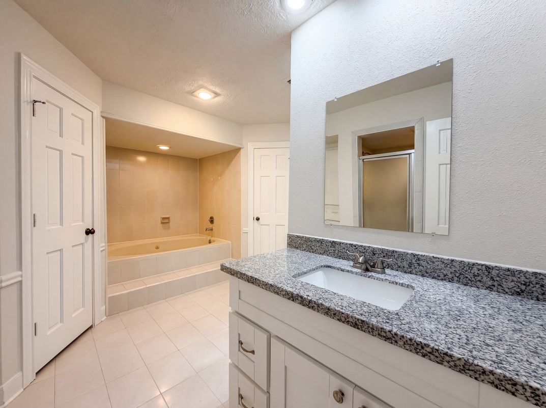 Photo 15 of 27 of 6902 Fawncliff Dr, Houston, TX