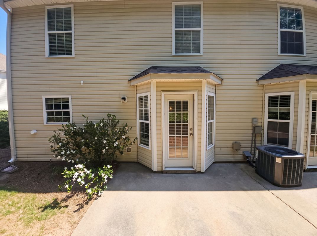 Photo 5 of 18 of 220 Fox Creek Blvd, Woodstock, GA