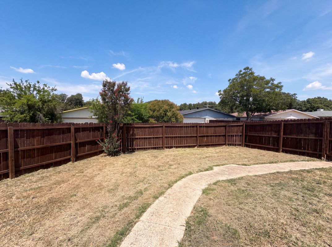 Photo 18 of 21 of 3111 Windsor Rd, Carrollton, TX