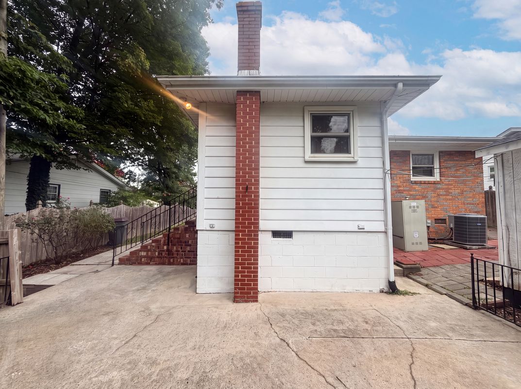 Photo 14 of 16 of 608 E Morehead St, Reidsville, NC