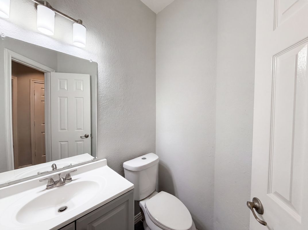 Photo 20 of 27 of 7707 Windmere Ct, Irving, TX
