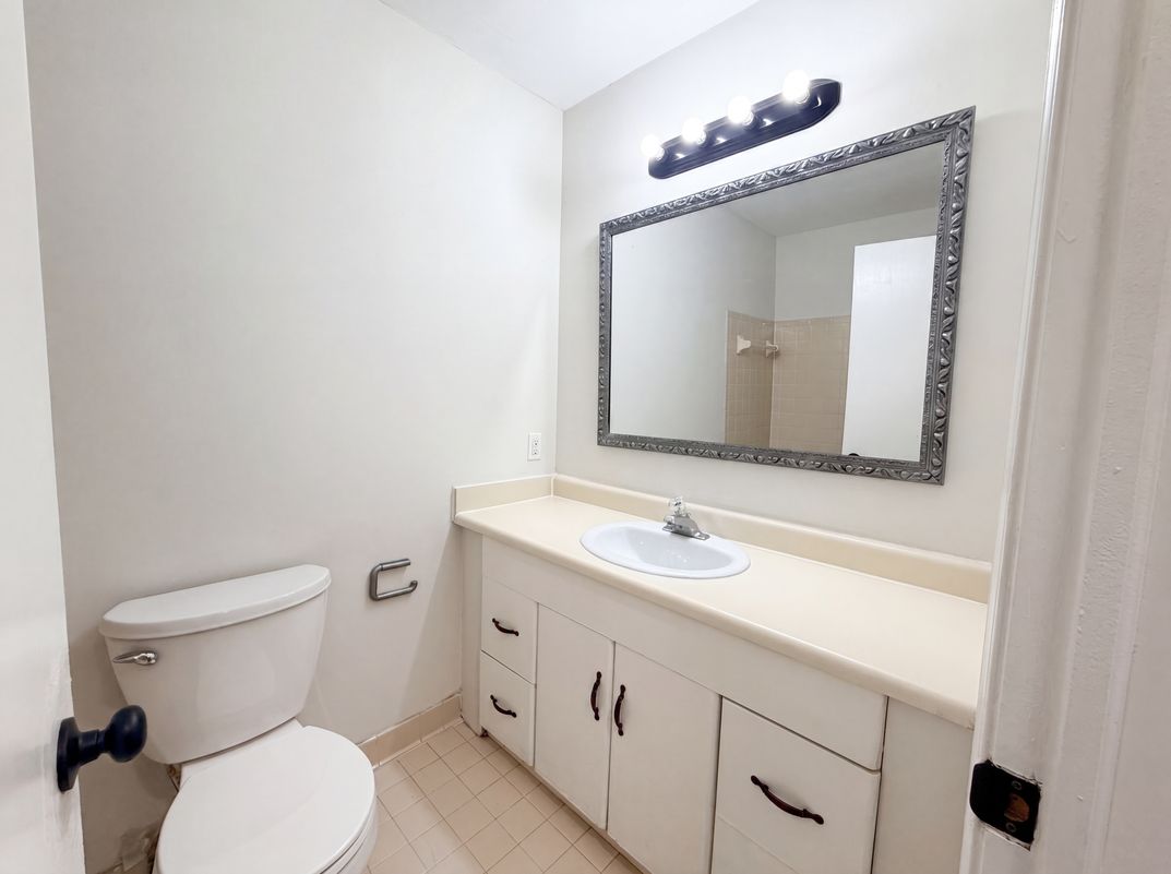 Photo 10 of 19 of 33522 Fernwood St, Westland, MI