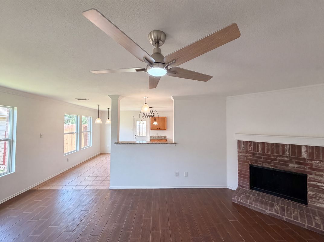 Photo 7 of 18 of 6200 St James Pl, Denton, TX