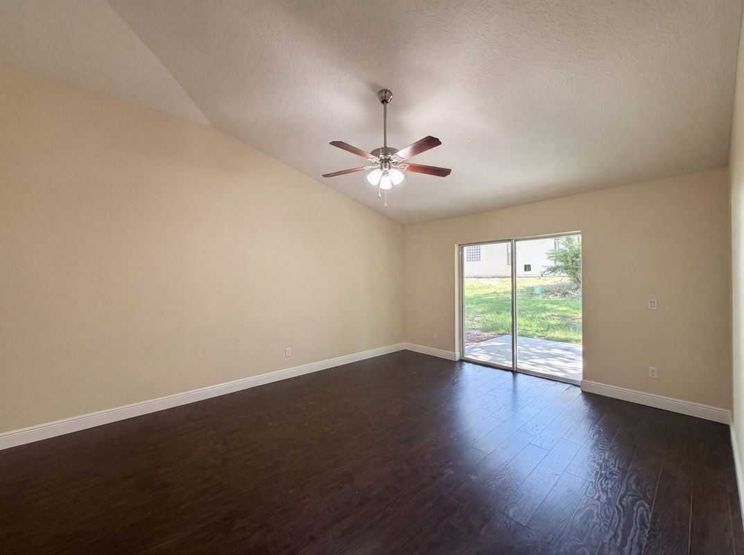 Photo 7 of 23 of 33137 Irongate Dr, Leesburg, FL