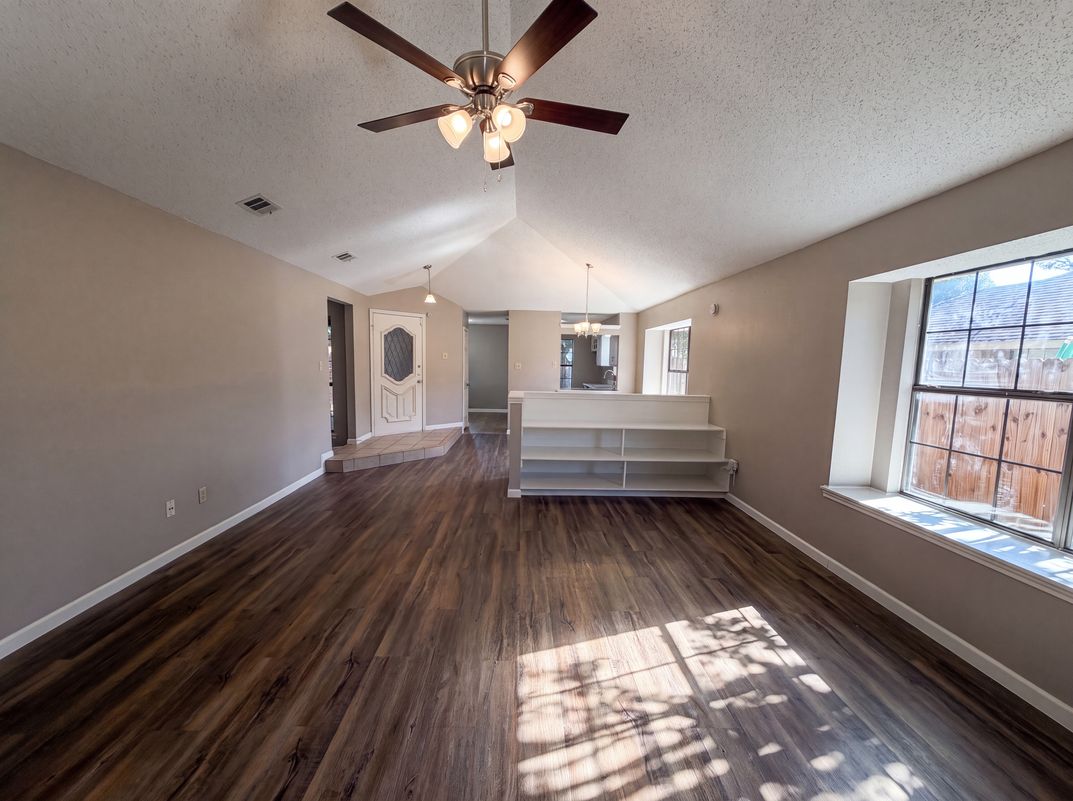 Photo 6 of 17 of 1503 Curtis Ln, Cedar Hill, TX