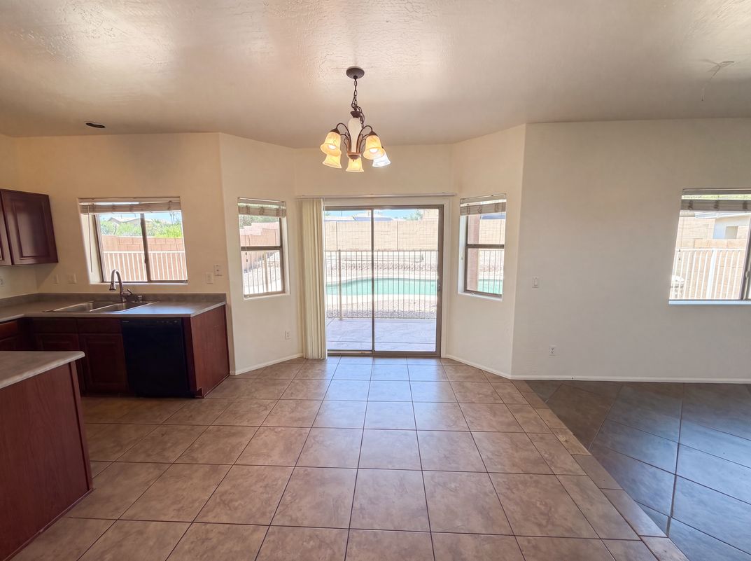 Photo 7 of 36 of 17268 W Elaine Dr, Goodyear, AZ