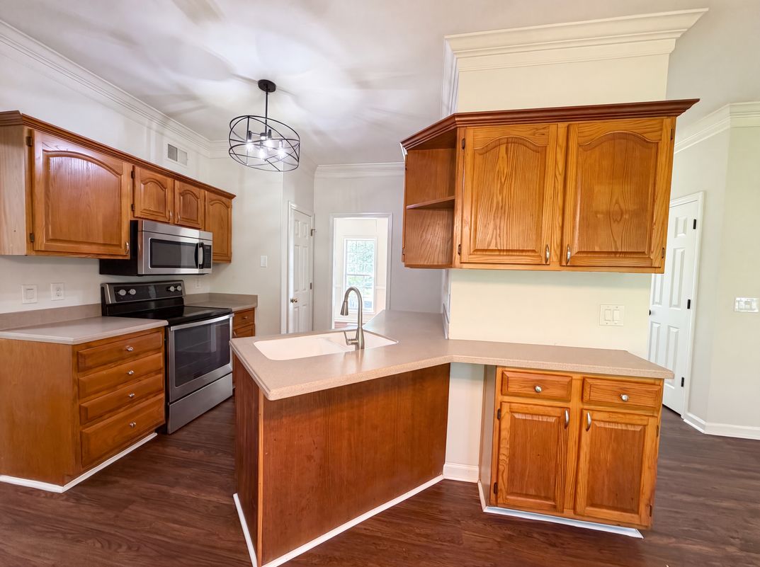 Photo 9 of 28 of 2120 Spring Lake Dr, Spring Hill, TN