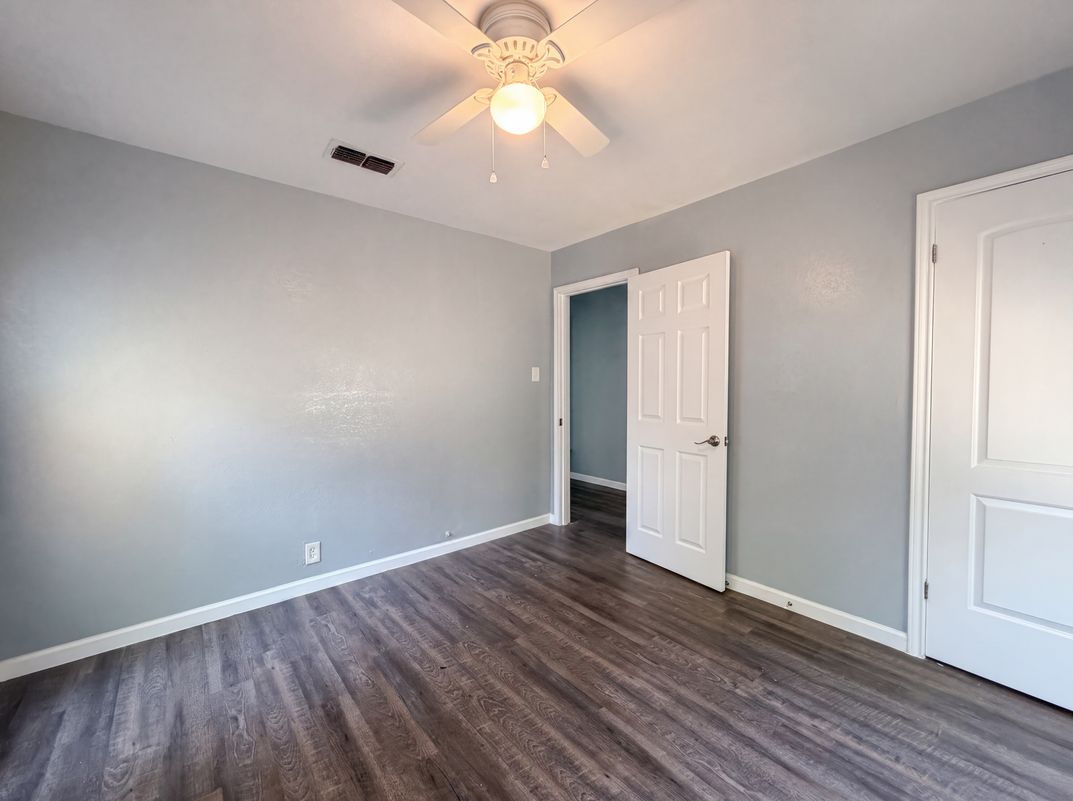 Photo 15 of 17 of 1012 Turner St, Cleburne, TX